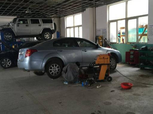 汽車為何不能在修理廠過夜？修車師傅揭秘行業秘密，網友心寒汽車零配件內幕
